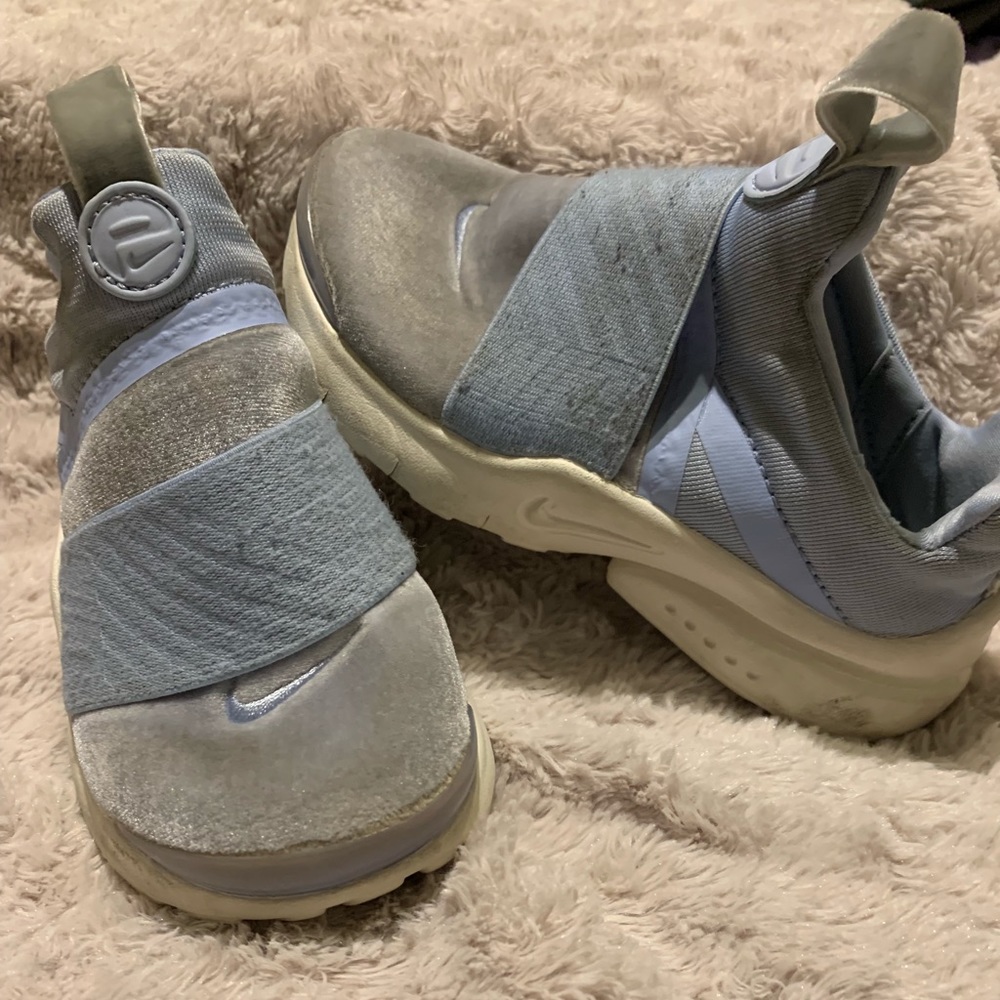 Light blue nike presto